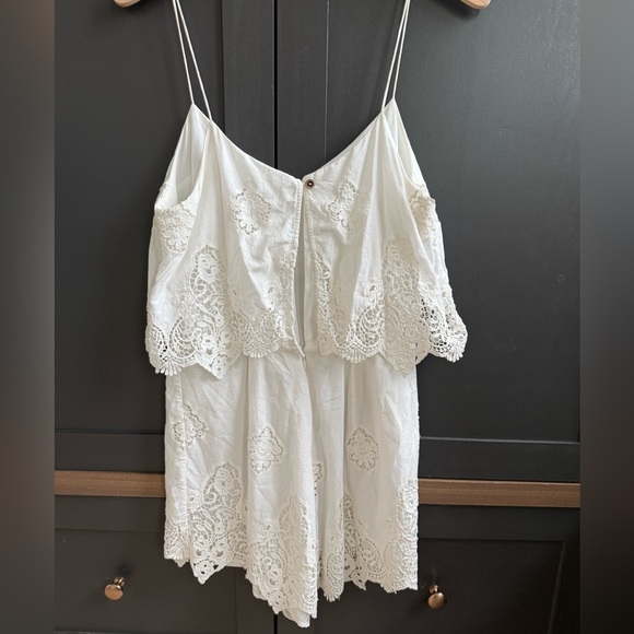 GRAY Saks Fifth Avenue White Lace appliqué Eyelet Crochet Romper • L - Picture 4 of 8